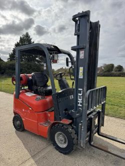 HELI FORKLIFT TRUCK *2997 HOURS* *12% BUYERS PREMIUM*