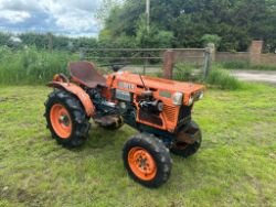 KUBOTA B7100 17HP 4WD COMPACT TRACTOR.