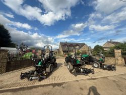 2017 RANSOMES HR300 4WD OUTFRONT RIDE ON LAWN MOWER - 2500 HOURS