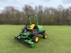 2010 JOHN DEERE 8400 COMMERCIAL 3 GANG 4WD CYLINDER MOWER- ROAD REGISTERED- 868 HOURS