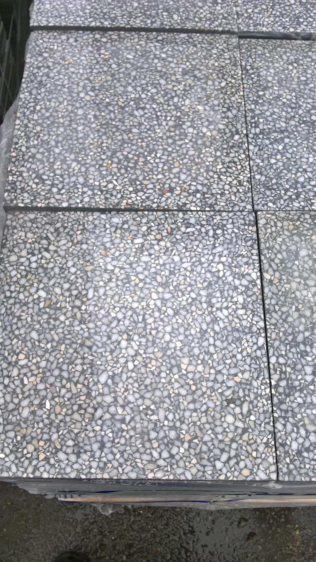 1 PALLET OF GREY TILE