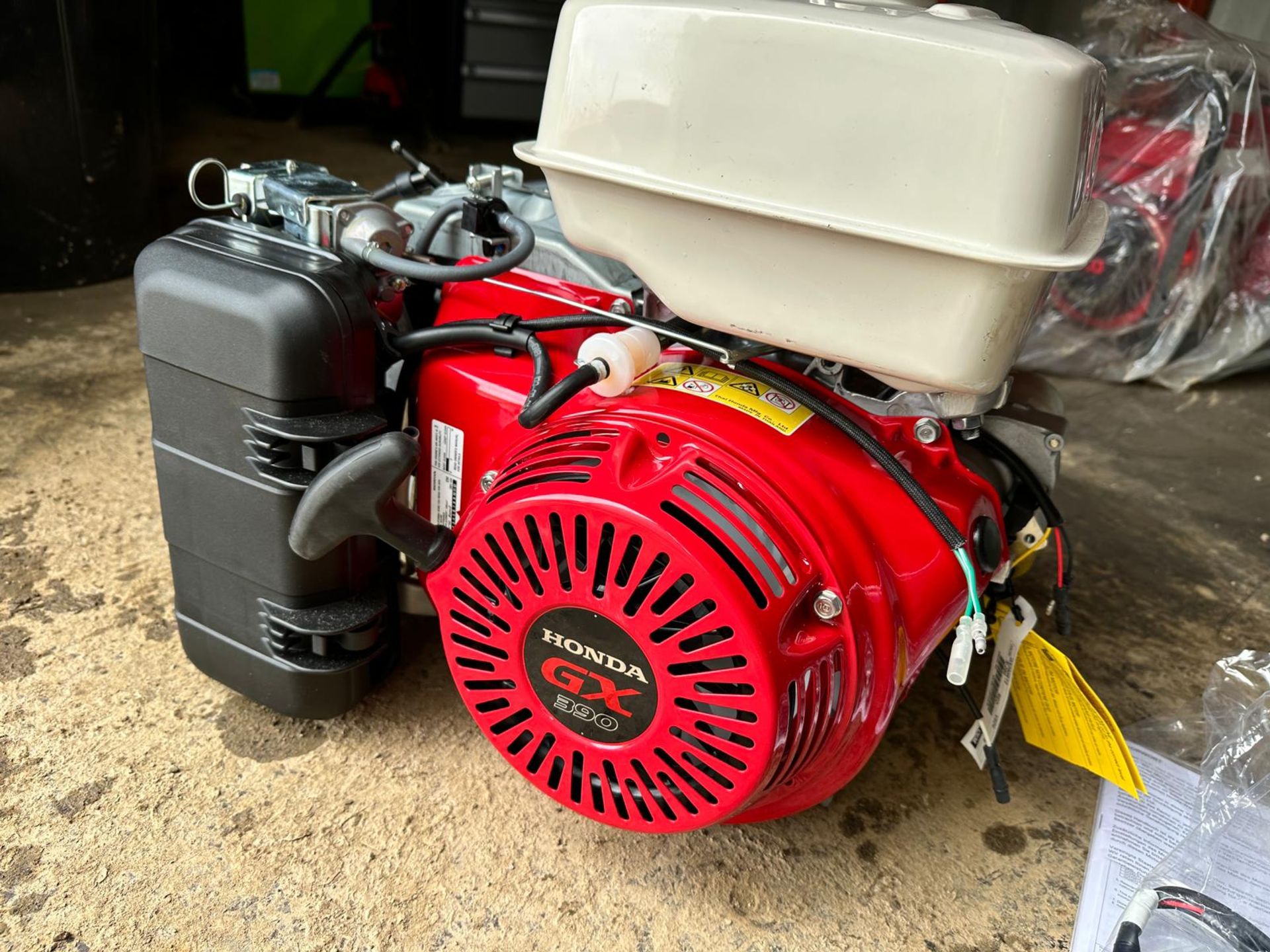 NEW/UNUSED HONDA GX390 ELECTRIC START PETROL ENGINE - CHOICE OF 7 - NO VAT - Image 12 of 12