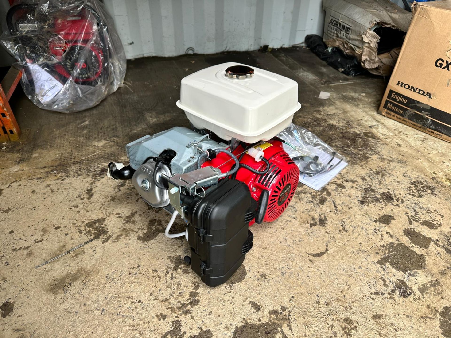 NEW/UNUSED HONDA GX390 ELECTRIC START PETROL ENGINE - 7 AVAILABLE - NO VAT - Image 9 of 12