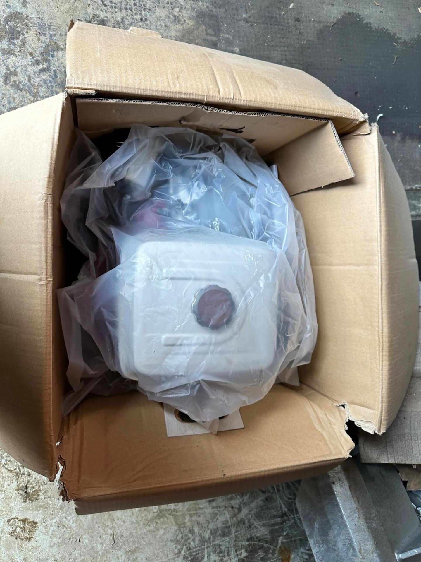 NEW/UNUSED HONDA GX390 ELECTRIC START PETROL ENGINE - 7 AVAILABLE - NO VAT - Image 2 of 12