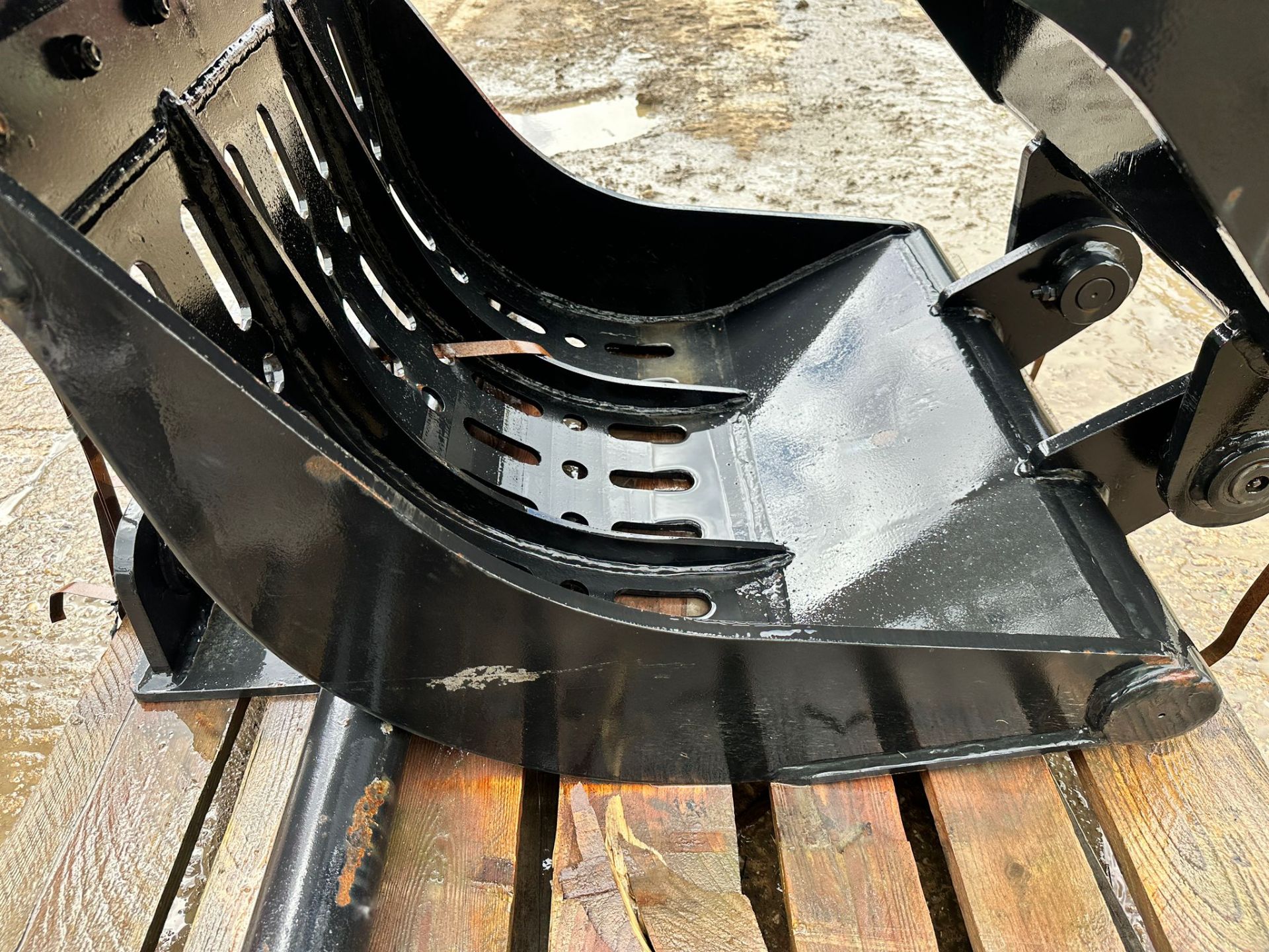 NEW/UNUSED JB EQUIPMENT MANUAL SELECTOR GRAB - 266KG - Image 2 of 10