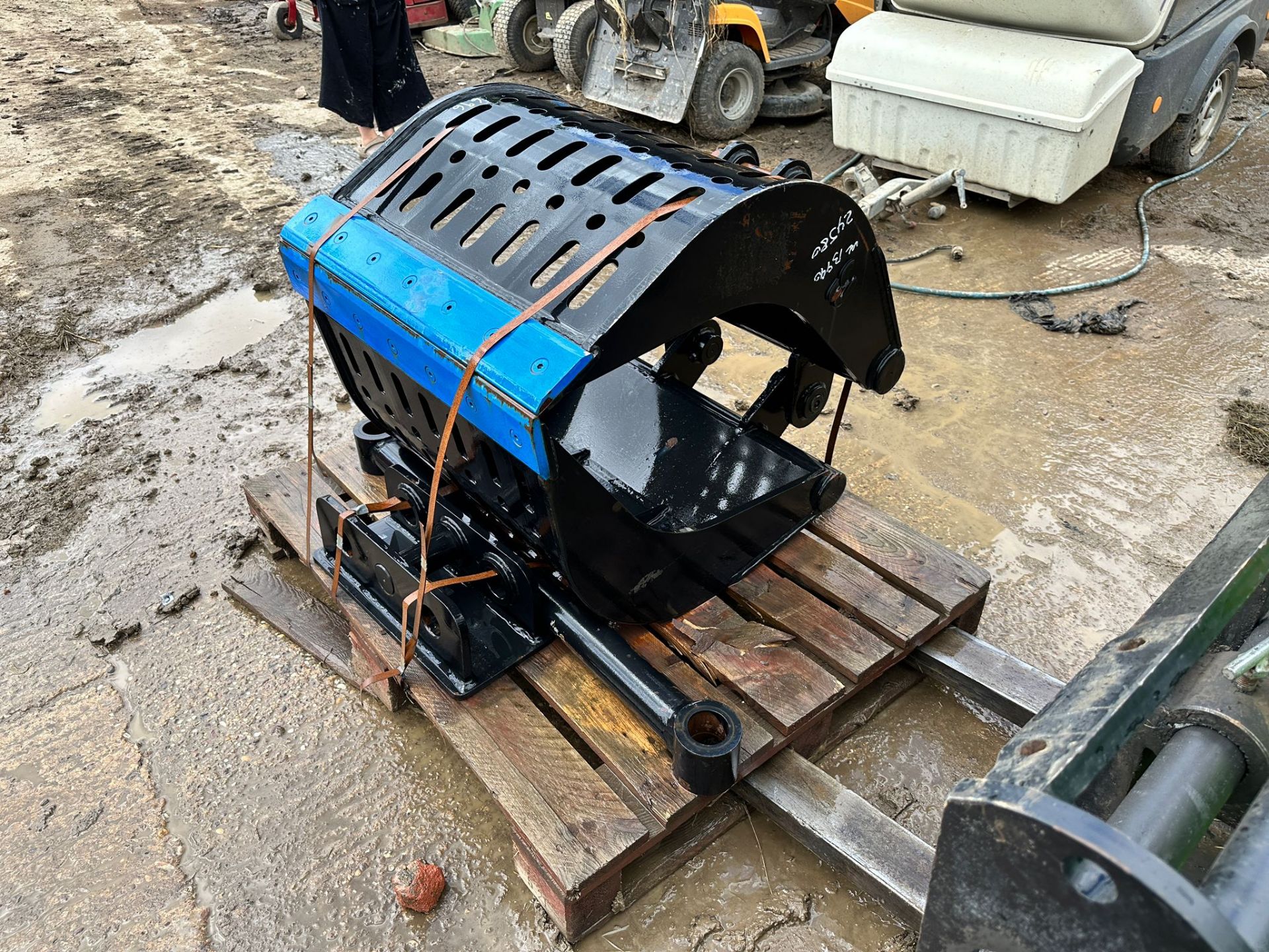 NEW/UNUSED JB EQUIPMENT MANUAL SELECTOR GRAB - 266KG - Image 5 of 10