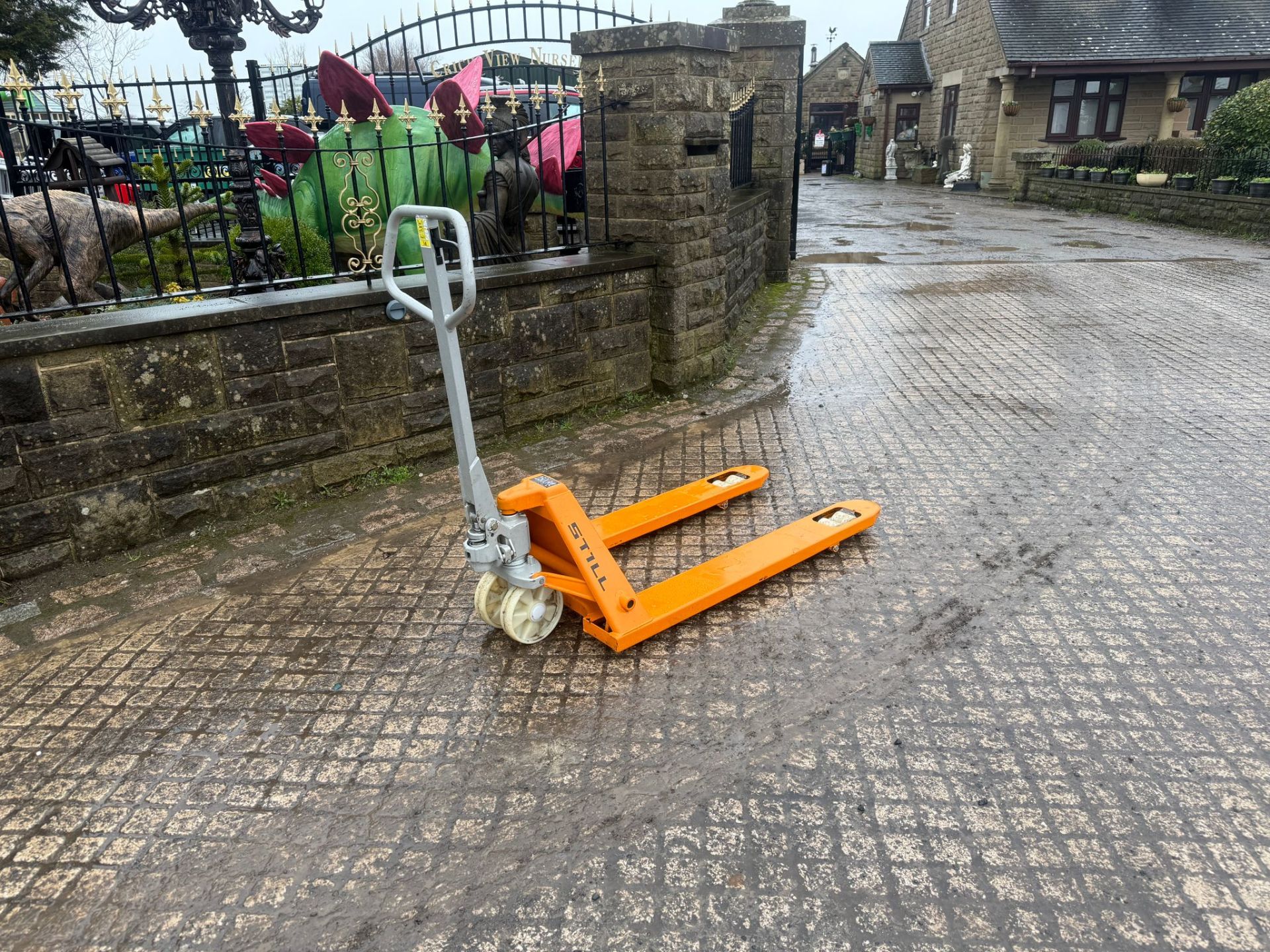 UNUSED STILL HPS25 2.5 TON PALLET TRUCK - Image 4 of 8