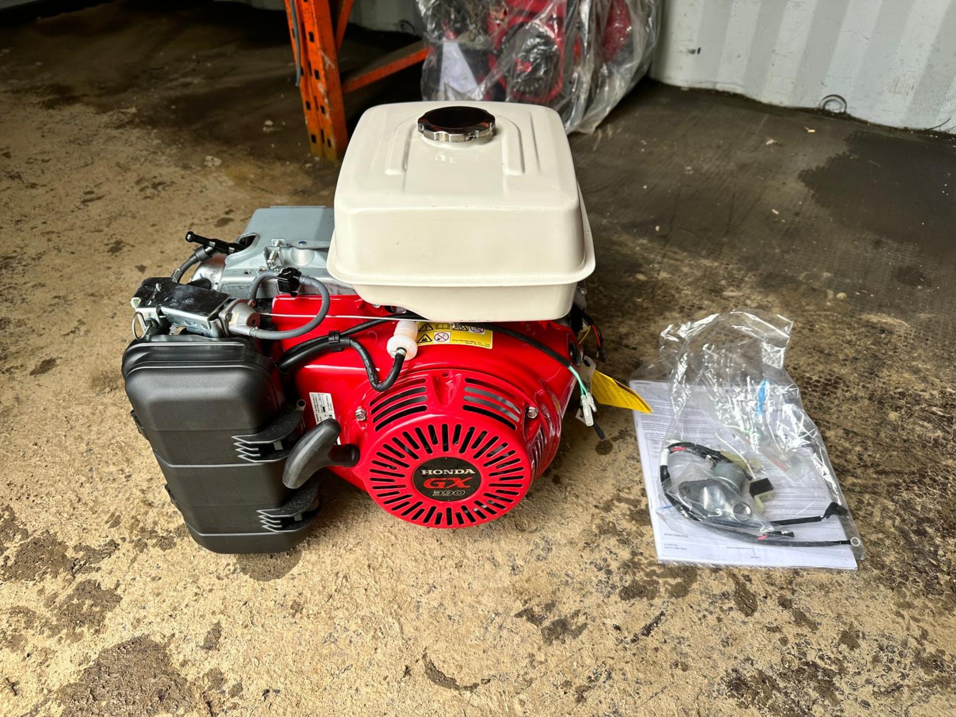 NEW/UNUSED HONDA GX390 ELECTRIC START PETROL ENGINE - CHOICE OF 7 - NO VAT - Image 5 of 12