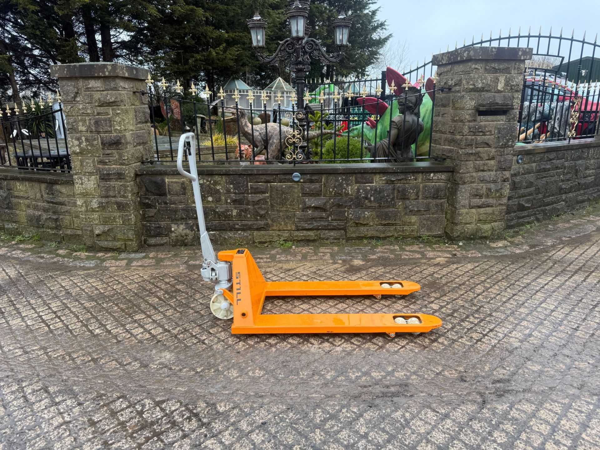 UNUSED STILL HPS25 2.5 TON PALLET TRUCK - Image 3 of 8