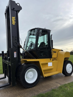 2015 YALE FORKLIFT *7300 HOURS* 10 TON LIFT CAPACITY* *12% BUYERS PREMIUM*