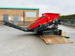 RED RHINO TRACKED 3 WAY MINI SCREENER*C/W REMOTE CONTROL* *2311 HOURS*