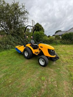 2009 JCB 323HST 23HP 4WD COMPACT TRACTOR WITH UNUSED 2023 BOMFORD TURNER 1.45M TOPPER- 757 HOURS