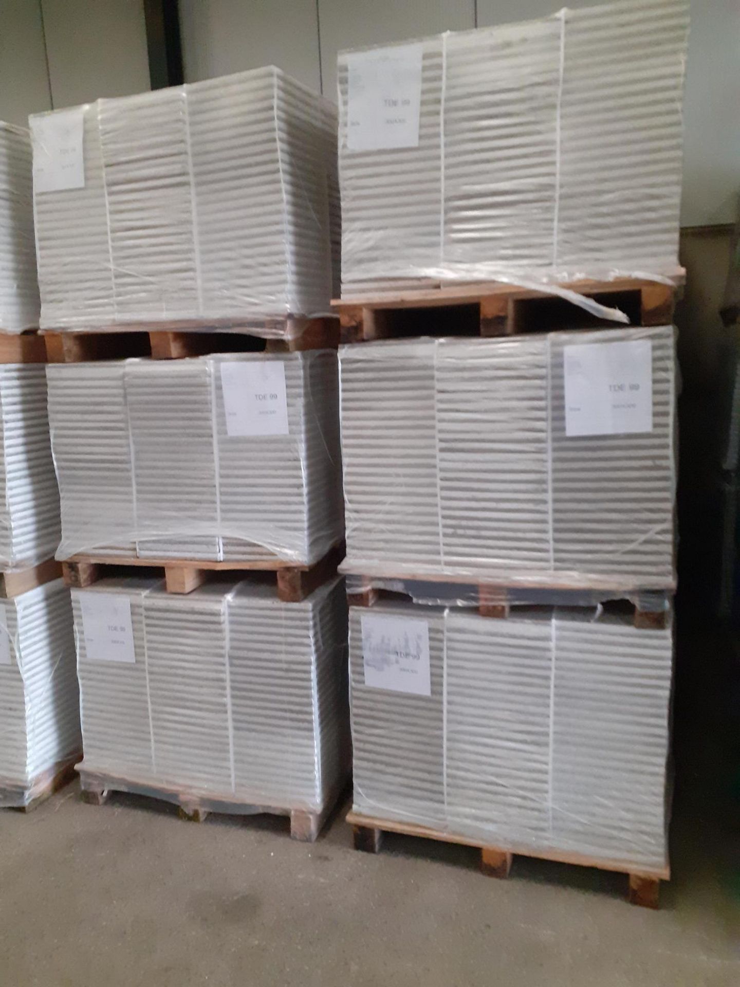 1 PALLET OF TDE 9 TILES, NEW PALLETS - Image 2 of 4