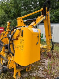 2011 HD60T HEDGE CUTTER
