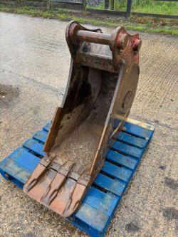 450 MM DIGGER EXCAVATOR BUCKET