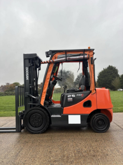 2016 DOOSAN FORKLIFT *2.5 TON LIFT CAPACITY* *12% BUYERS PREMIUM*