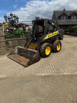 NEW HOLLAND L160 WHEELED SKIDSTEER LOADER