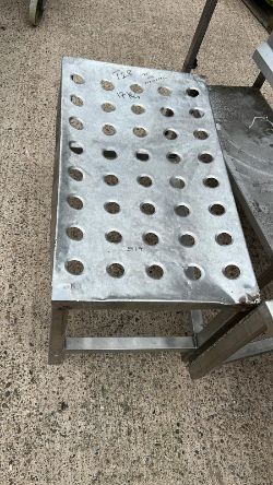 STAINLESS STEEL TABLE