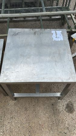 STAINLESS STEEL TABLE