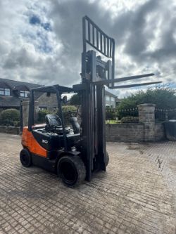 2012 DOOSAN D30S-5 3 TON DIESEL COUNTERBALANCE FORKLIFT - 8118 HOURS