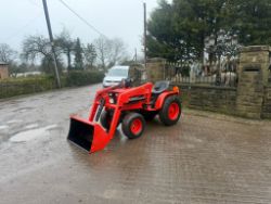 KUBOTA B4200D 4WD COMPACT TRACTOR WITH FRONT LOADER AND BUCKET *824 HOURS*