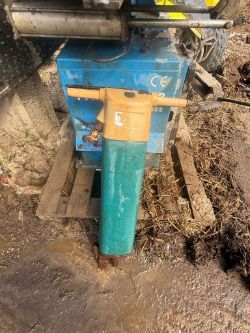 AIR OPERATED HAMMER FOR COMPRESSOR