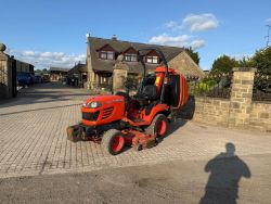 2013 KUBOTA BX2350 23HP 4WD COMPACT TRACTOR WITH UNDERSLUNG DECK AND REAR HIGH TIP COLLECTOR