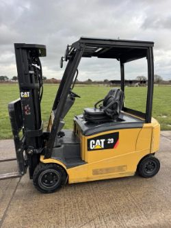CAT FORKLIFT TRUCK 4 WHEELER *12% BUYERS PREMIUM*