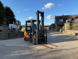 2012 DOOSAN D30S-5 3 TON DIESEL FORKLIFT - RUNS AND DRIVES - 10K HOURS