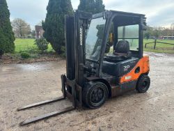 2011 DOOSAN D30S-5 FORKLIFT - 9020 HOURS