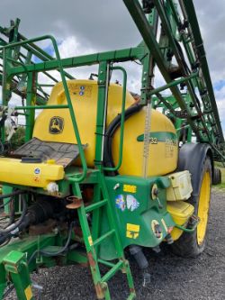 2006 JOHN DEERE 732 TRAILED SPRAYER