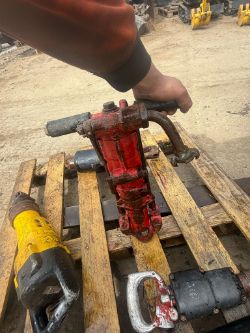 AIR OPERATED HAMMER FOR COMPRESSOR
