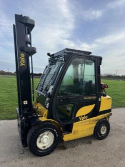 2018 YALE 3 TONNE GAS FORKLIFT TRUCK FULL CAB *12% BP*
