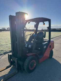 HC FORKLIFT TRUCK *12% BUYERS PREMIUM*