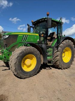 2018 JOHN DEERE 6215R TRACTOR