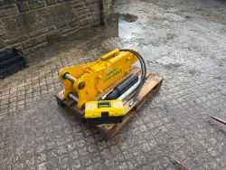 NEW/UNUSED 2025 SOOSAN SB40 HYDRAULIC ROCK BREAKER