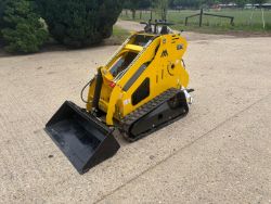 BRAND NEW MACHPRO MP-S300 TRACKED PEDESTRIAN SKIDSTEER LOADER