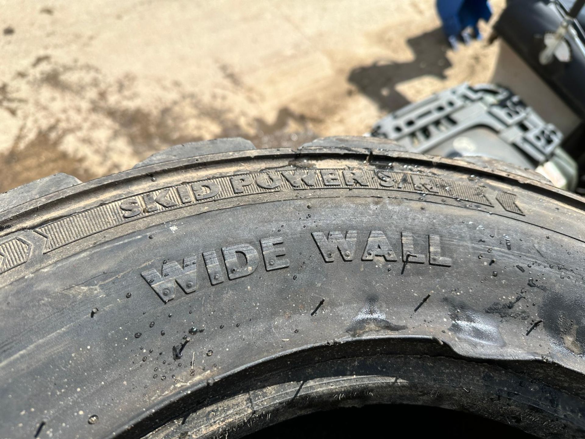 SET OF X4 BOBCAT SKIDSTEER TYRES (12-16.5) - Image 4 of 8