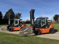 2017 DOOSAN 7 TONNE DIESEL FORKLIFT WITH BALE CLAMP *12% BUYERS PREMIUM*