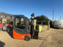 2018 TOYOTA 1.3 TON FORKLIFT TRUCK BATTERY OPERATED