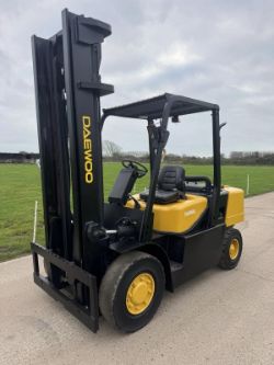 DAEWOO 4 TONNE FORKLIFT TRUCK. *12% BUYERS PREMIUM