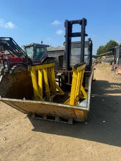 SKIP LORRY DIGGER SKIP- REAR LOCKING GATE