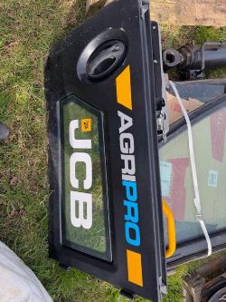 JCB TELEHANDLER BOTTOM DOORS