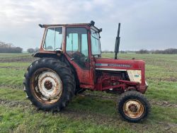 INTERNATIONAL 574 TRACTOR