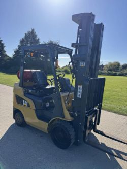 2018 CATERPILLAR 2.5 TONNE GAS FORKLIFT TRIPLE MAST *12% BP*
