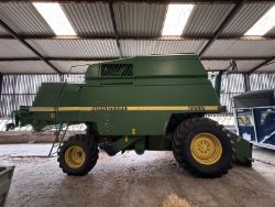 1997 JOHN DEERE 2285 COMBINE HARVESTER