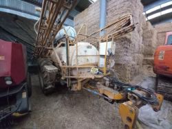 1990 KNIGHT 2000LTR TRAILED SPRAYER