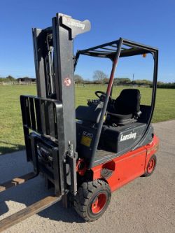 LINDE 2 TONNE ELECTRIC FORKLIFT TRUCK CONTAINER SPEC *12% BP*