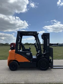 2018 DOOSAN FORKLIFT - 6700 HOURS *12% BUYERS PREMIUM*