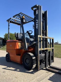 2008 HELI FORKLIFT 1.8 TON LIFT CAPACITY - 4600 HOURS *12% BUYERS PREMIUM*